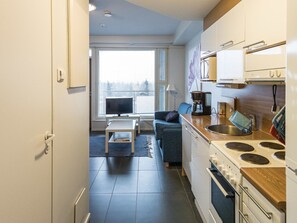 Een koelkast, een microgolfoven, een vaatwasser