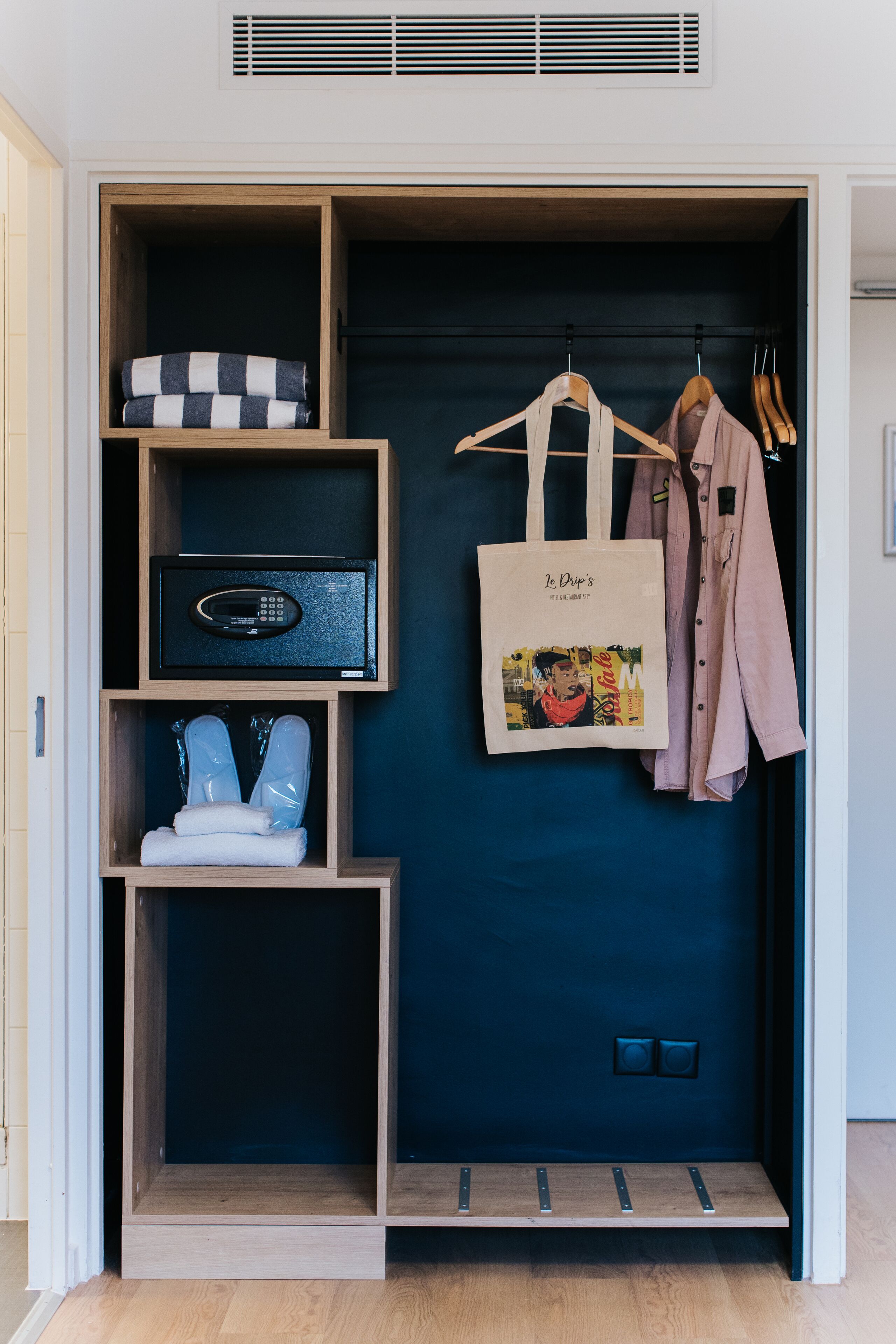 premium bedding, minibar, in-room safe, blackout curtains