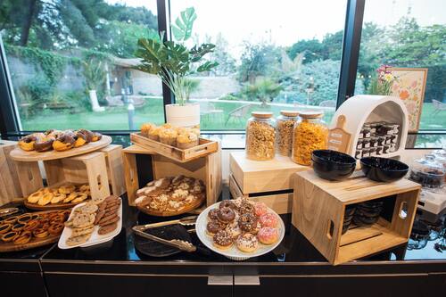 Daily buffet breakfast for a fee