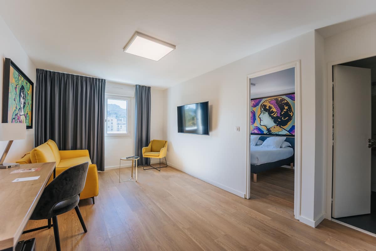 Familie suite | 1 slaapkamer, luxe beddengoed, een minibar, een kluis op de kamer