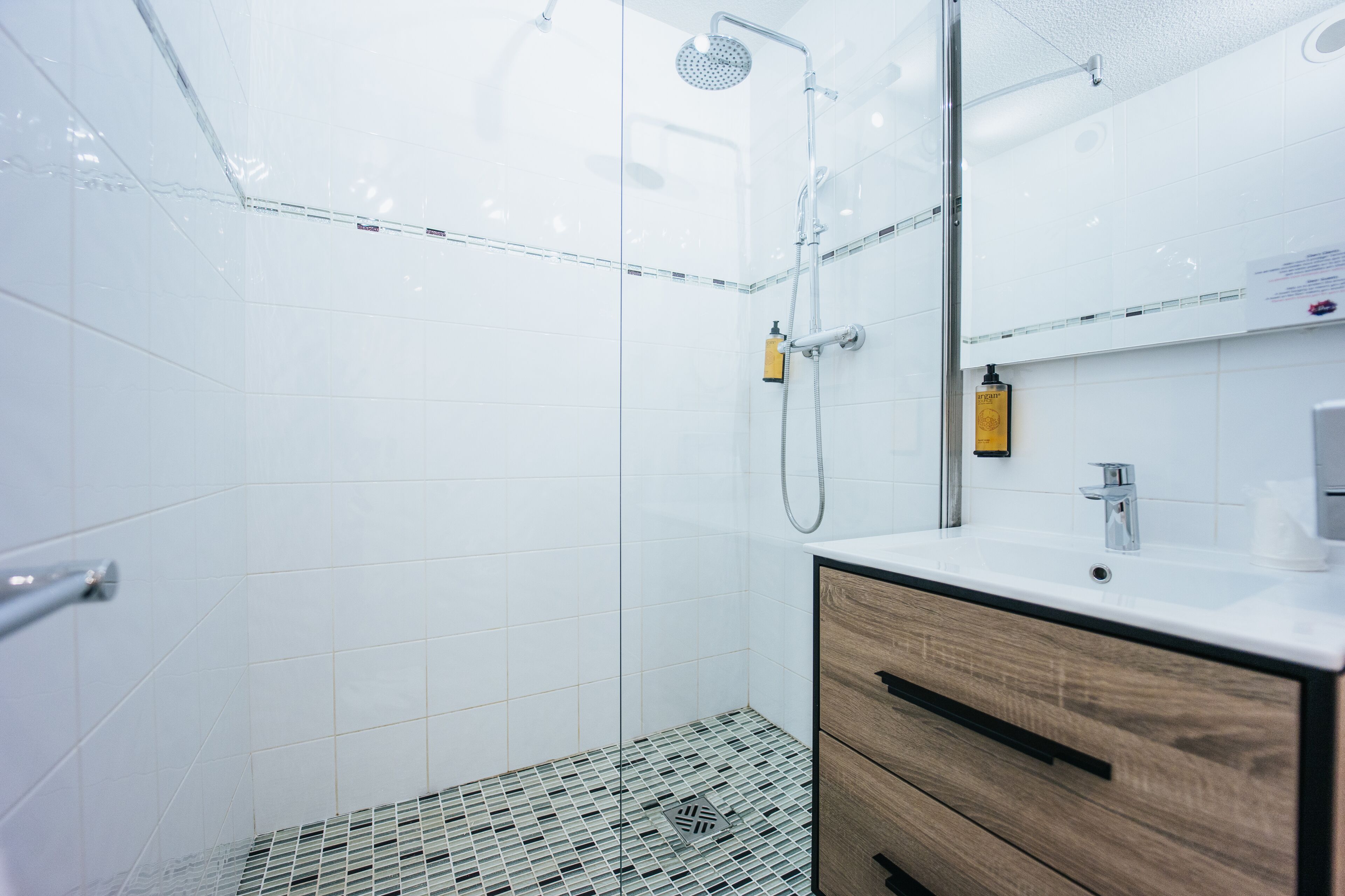 classic room | bathroom | free toiletries, hair dryer, towels