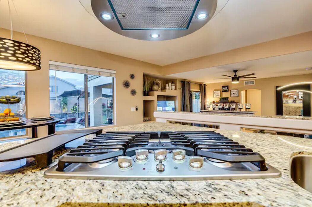 DUP-Awesome home minutes from State Farm Arena w/Heated Pool