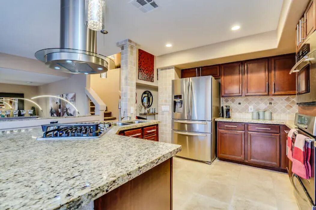 DUP-Awesome home minutes from State Farm Arena w/Heated Pool