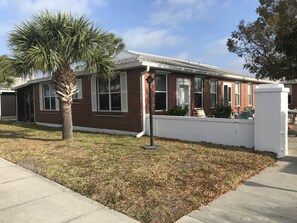 Exterior - Beachfront Venice Casa de Villa (Venice)