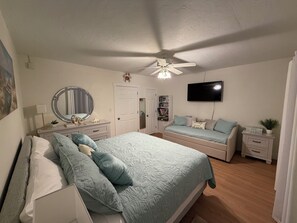 2 bedrooms, iron/ironing board, free WiFi, bed sheets