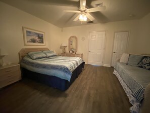 1 bedroom, iron/ironing board, free WiFi, bed sheets - Beachfront Venice Casa de Villa (Venice)