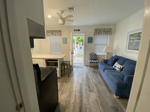 Smart TV - Beachfront Venice Casa de Villa (Venice)