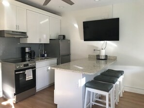 Fridge, microwave, oven, stovetop - Beachfront Venice Casa de Villa (Venice)