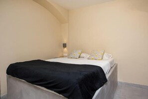 1 makuuhuone, silitysrauta/-lauta, Wi-Fi, vuodevaatteet