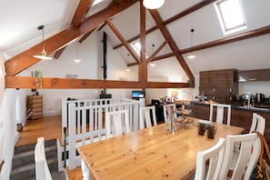 Dining - Bryn Lon: 3-Bed Cottage in Caergeiliog | Managed by Anglesey Holiday Lettings (Caergeiliog)