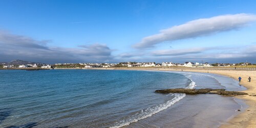 Bryn Lon Bach: Family-Friendly 2-Bed Cottage in Caergeiliog | Managed by Anglesey Holiday Lettings