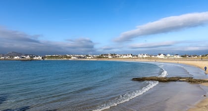 Bryn Lon Bach: Family-Friendly 2-Bed Cottage in Caergeiliog | Managed by Anglesey Holiday Lettings