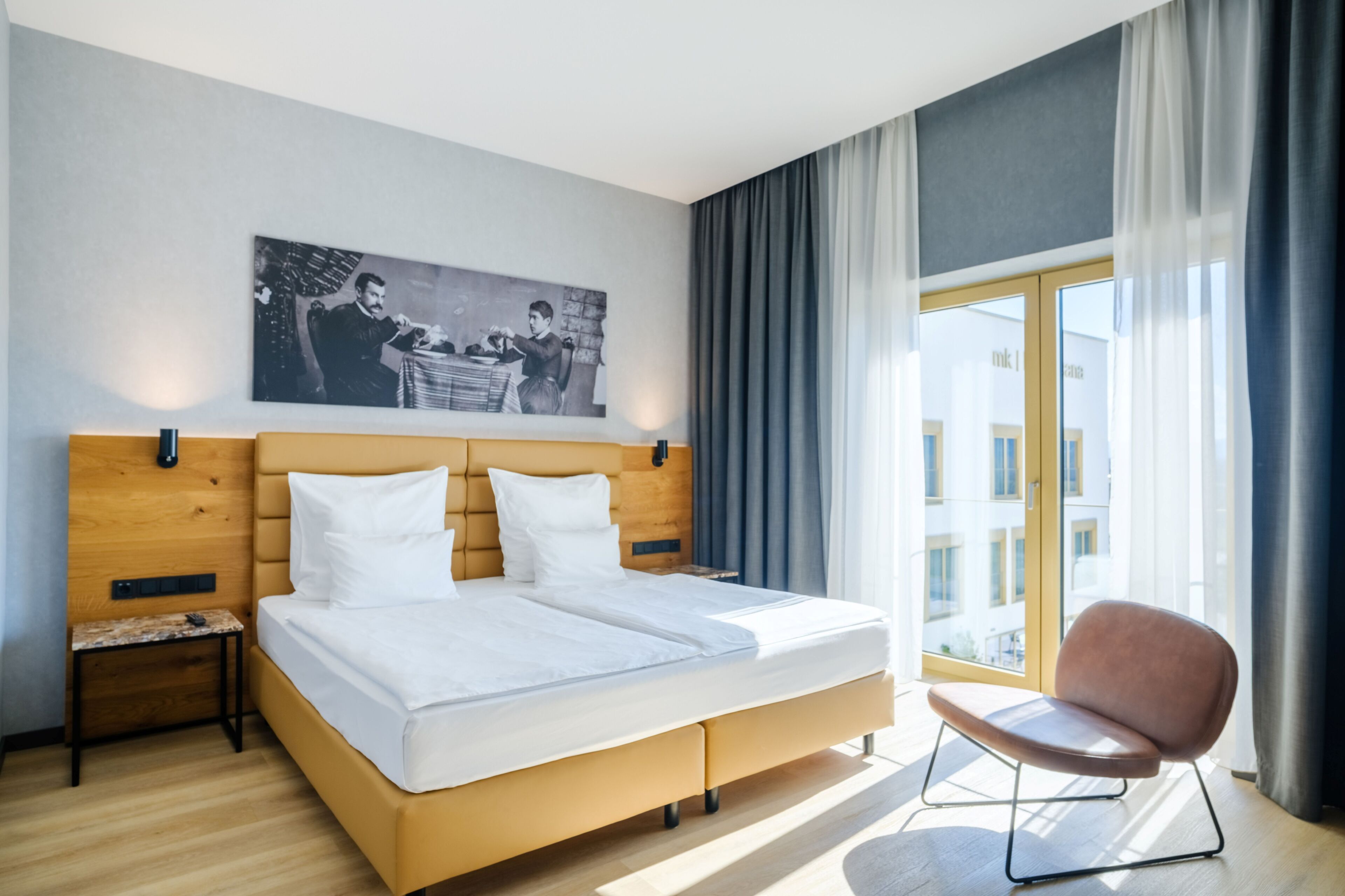 Hypo-allergenic bedding, minibar, in-room safe, desk