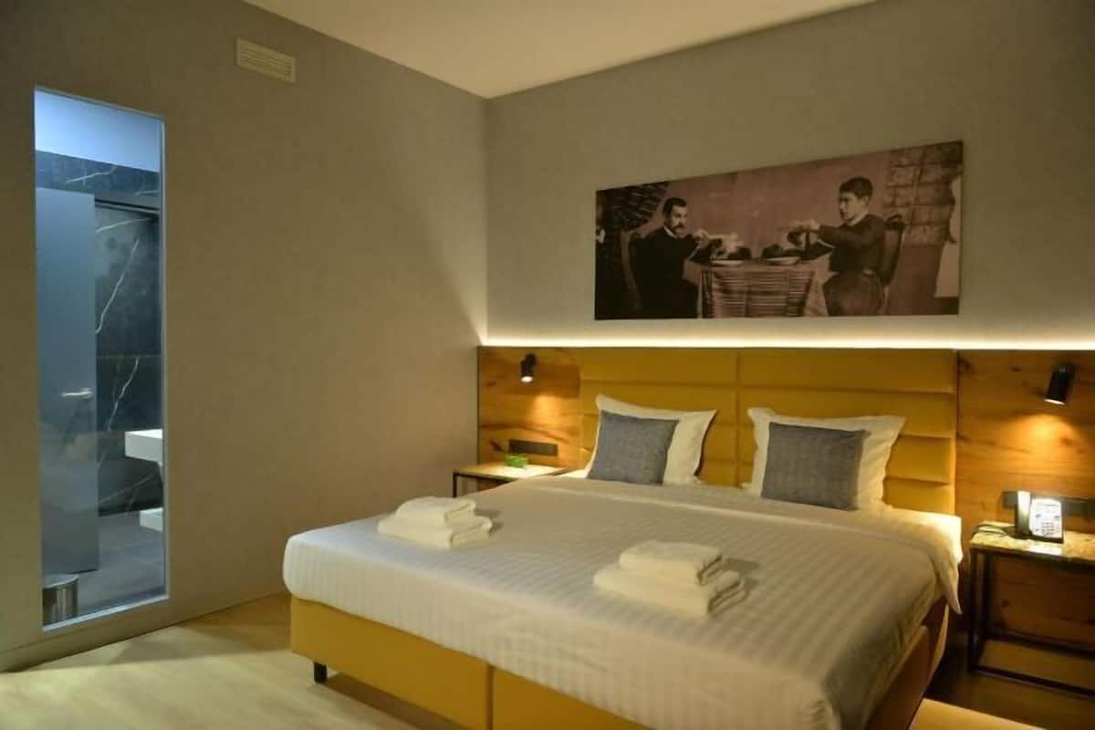 1 habitación, ropa de cama hipoalergénica y minibar