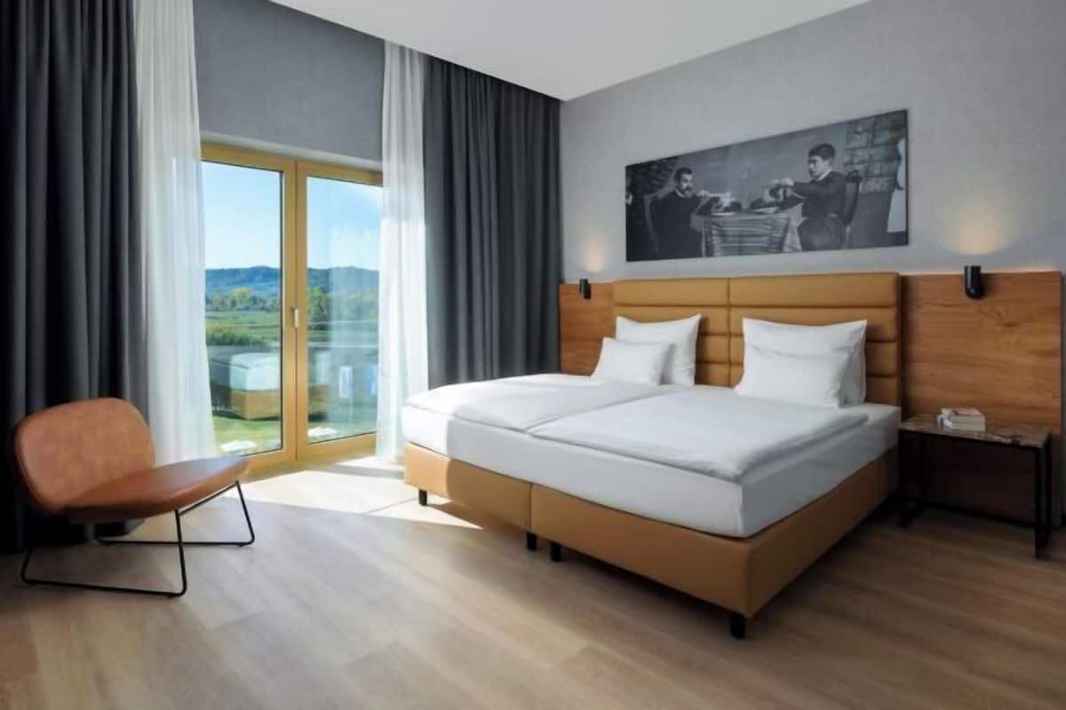 Hypo-allergenic bedding, minibar, in-room safe, desk