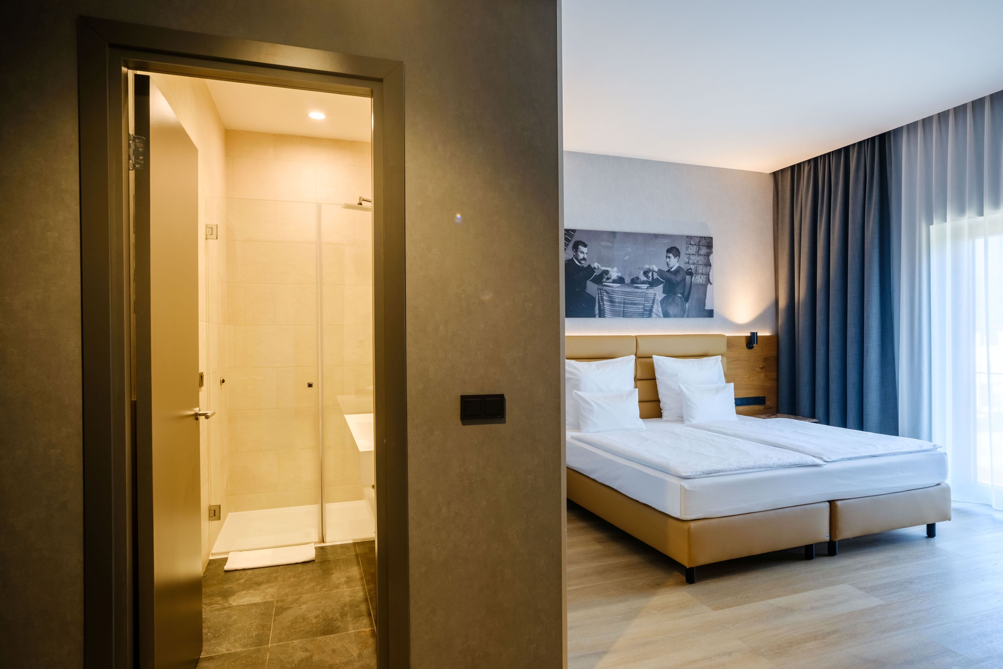 Hypo-allergenic bedding, minibar, in-room safe, desk