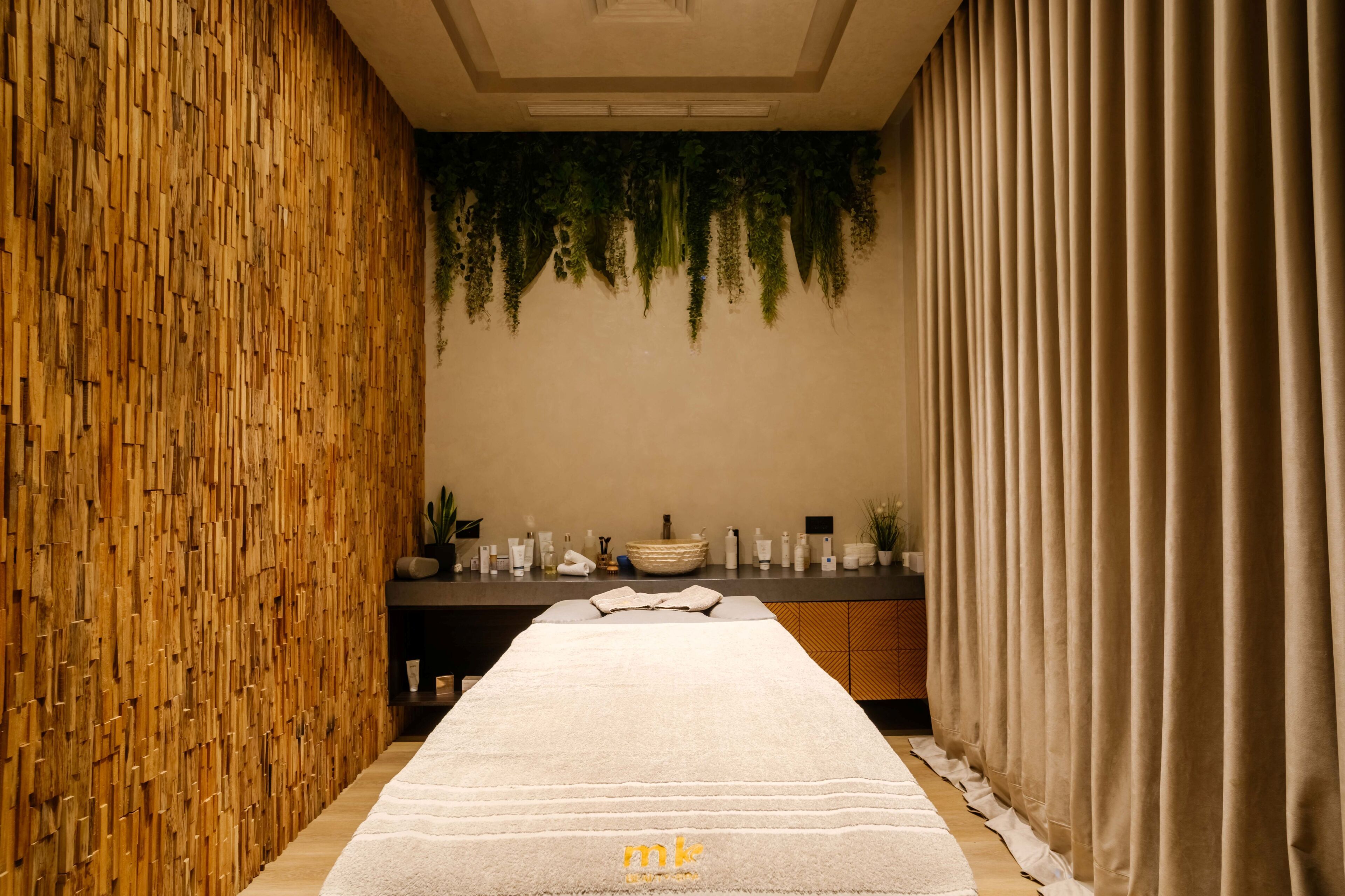 Soins du corps, exfoliation, soins du visage, manucure et pédicure
