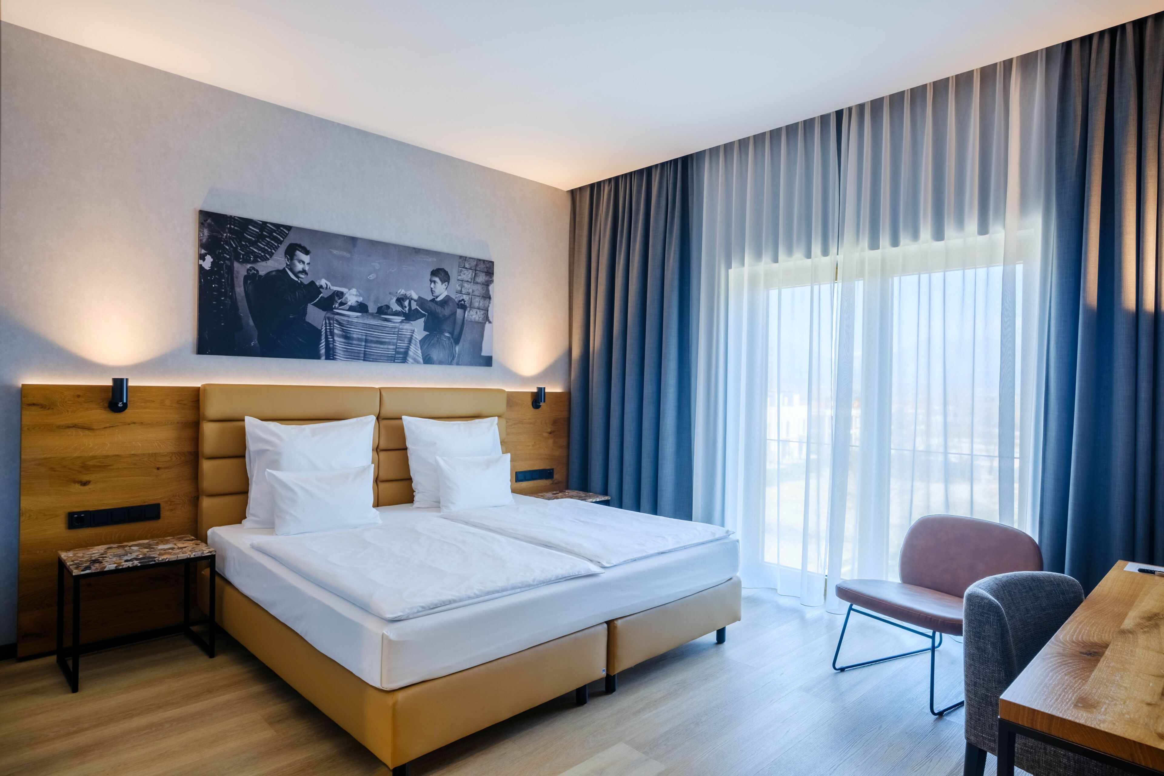 Hypo-allergenic bedding, minibar, in-room safe, desk