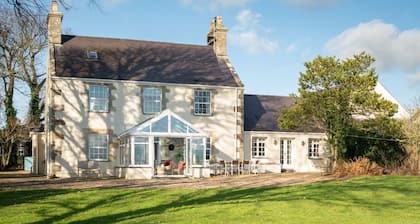 Ty Fferam Bailey: Beautiful 7 bedroom countryside holiday home in Anglesey