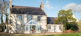Ty Fferam Bailey: A beautiful 7 bed holiday home in Anglesey