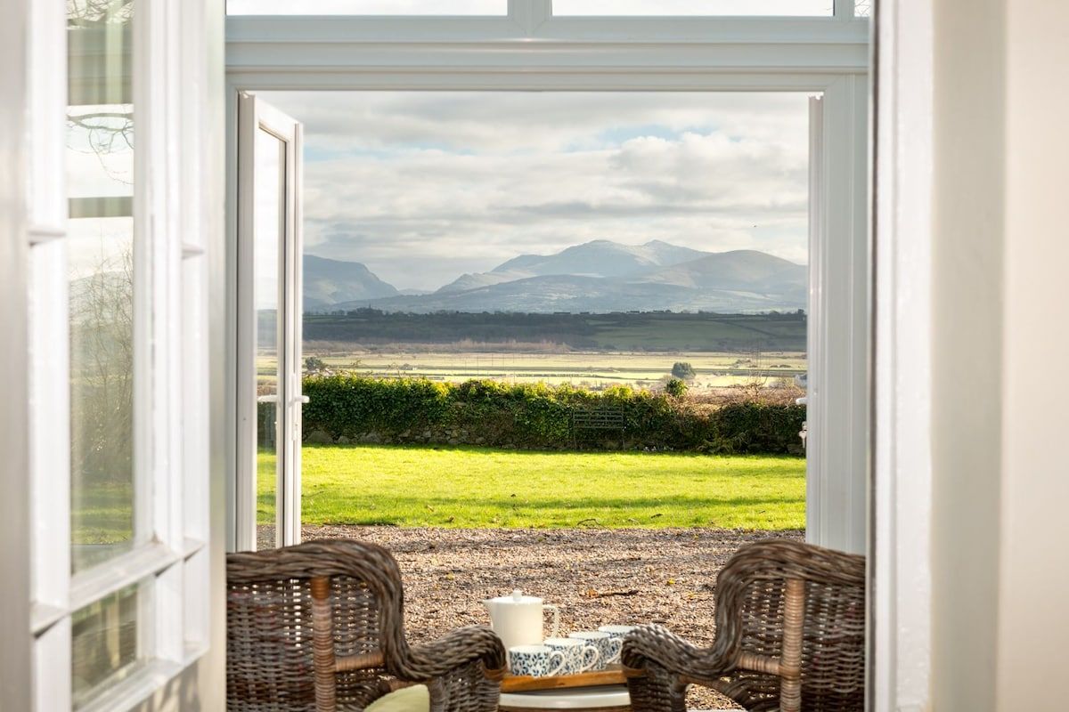 bedroom group holiday farmhouse sleeping 14 in Bodorgan, Anglesey