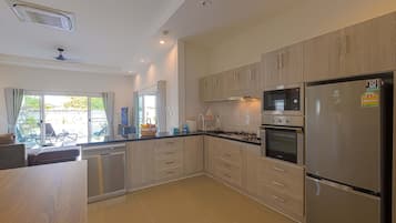 Family Villa | Private kitchen | Full-sized fridge, microwave, oven, stovetop