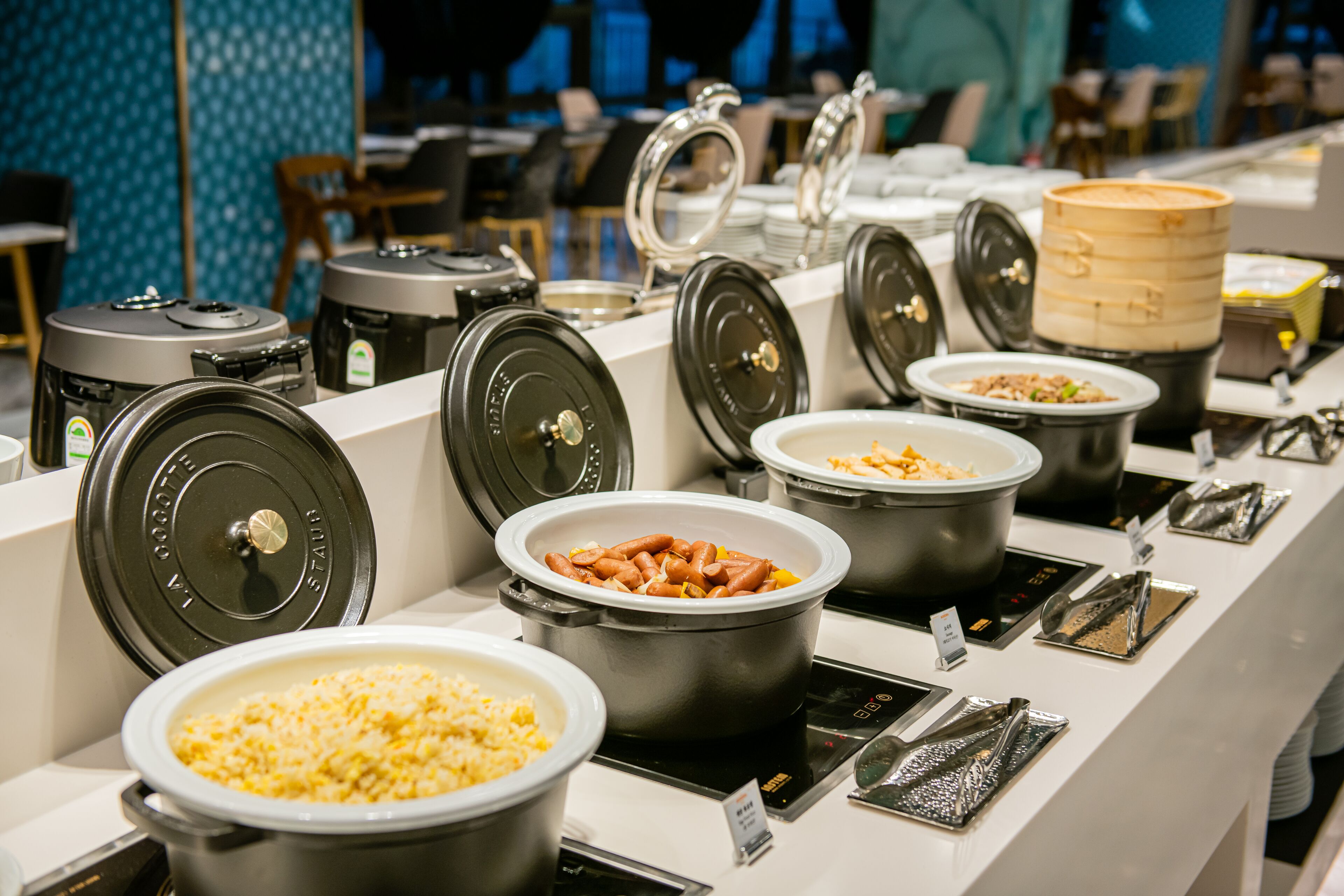 daily buffet breakfast (krw 28000 per person)