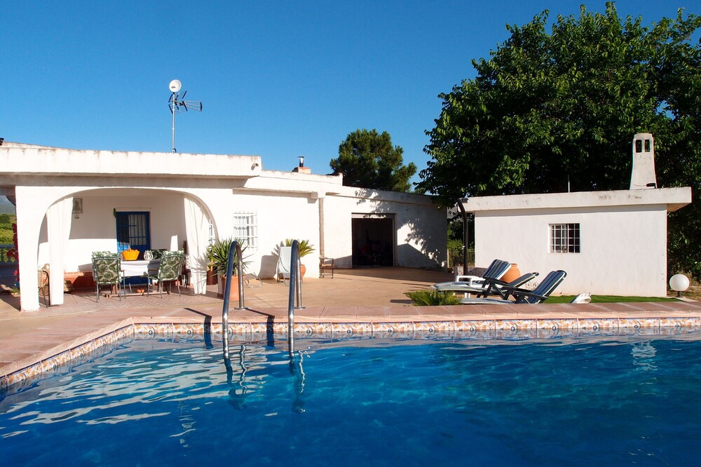 Villa with Wifi, garden and private pool 30 minutes from Valence