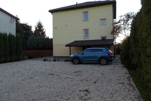 Property grounds - Ideal place to relax while traveling or during a business trip (Grodzisk Mazowiecki)