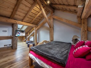 5 bedrooms, free WiFi, bed sheets - Traditional chalet with jacuzzi, sauna and pets allowed (Méribel)