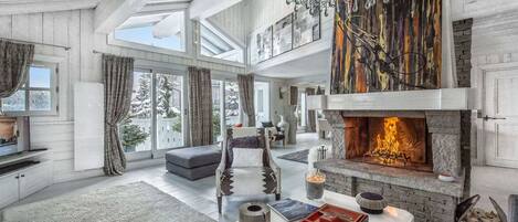 Télévision, cheminée