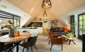 TV, fireplace - Sprielderbosch 29 Luxury holiday rental Veluwe, located on a holiday park (Putten)