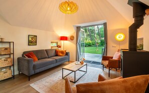 TV, fireplace, stereo