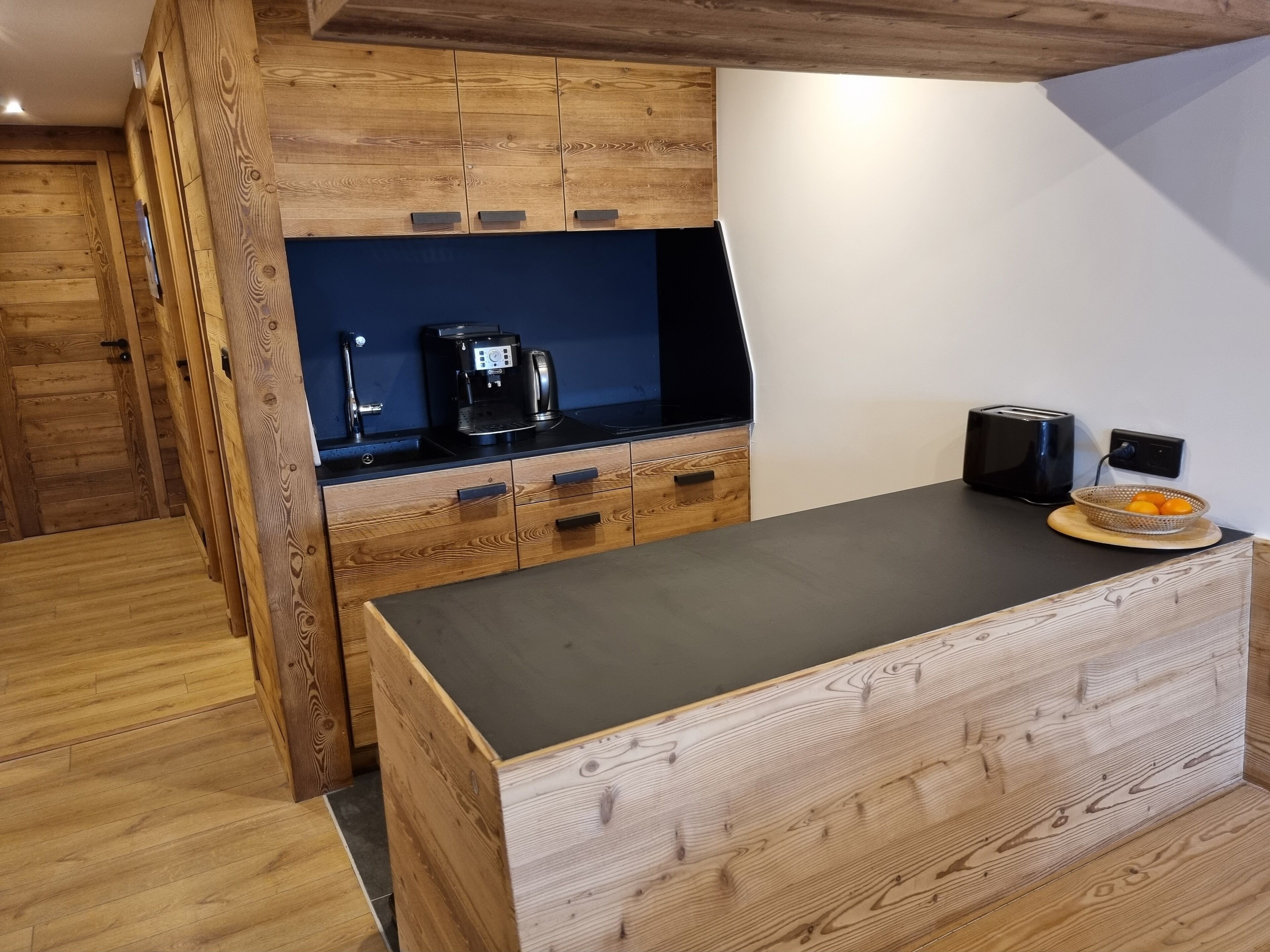 Courchevel 1550 - Foot of the slopes - Refurbished - With Balcony and Parking