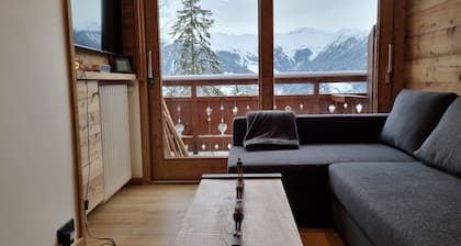 Courchevel 1550 - At the foot of the slopes - Refurbished - With balcony and parking space