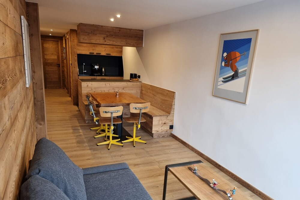 Courchevel 1550 - Foot of the slopes - Refurbished - With Balcony and Parking