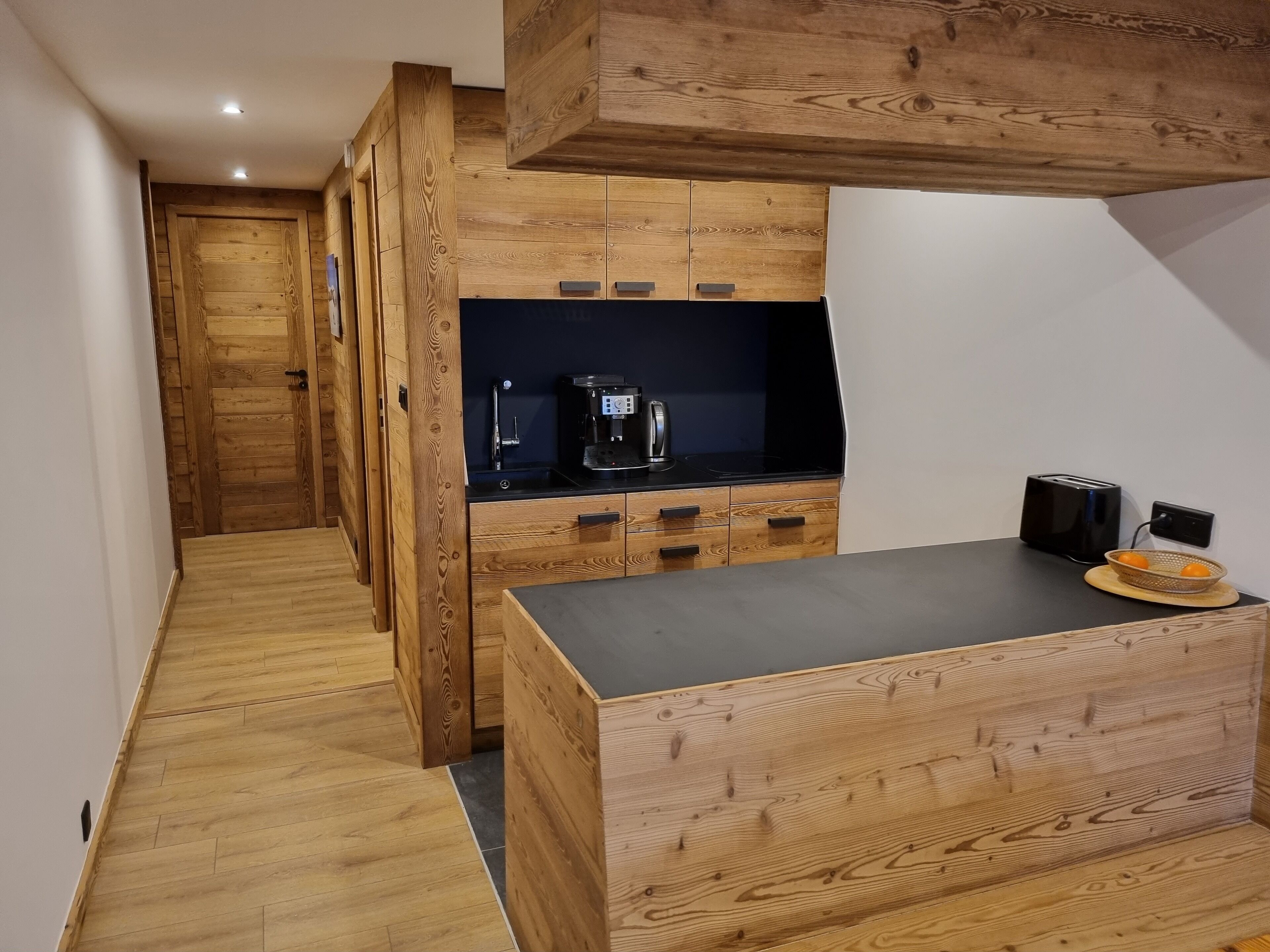 Courchevel 1550 - Foot of the slopes - Refurbished - With Balcony and Parking