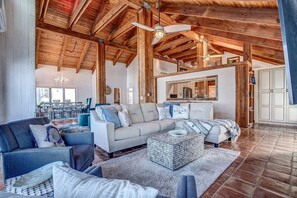 TV, streaming services - The Blue Pearl: Spacious Open Water Retreat, Stunning Sunsets, Boat Bar, Room for Everyone & Fido! (Summerland Key)