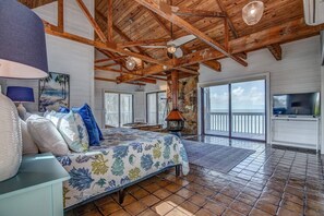 4 bedrooms, iron/ironing board, WiFi