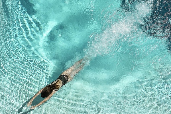 Piscina interna, piscina externa sazonal