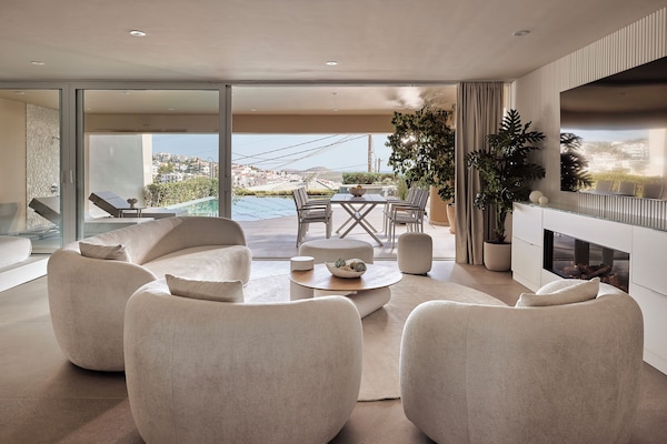 Deluxe Studio - Lottus | Wohnbereich | 48-Zoll-Smart-TV mit Kabelempfang, Fernseher, Netflix