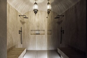 Sea View Apartment with Private Hammam - Camelia | 浴室 | 風筒、浴袍、拖鞋、提供毛巾