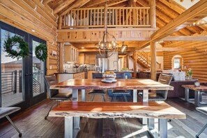 Dining - Spacious 5BR American Way Chalet in Breckenridge with mountain views. (Breckenridge)