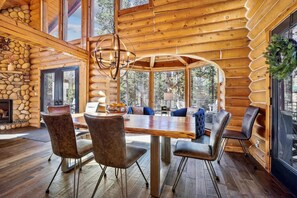 Dining - Spacious 5BR American Way Chalet in Breckenridge with mountain views! (Breckenridge)