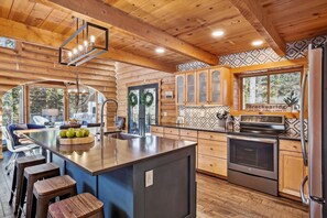 Fridge, microwave, oven, stovetop - Spacious 5BR American Way Chalet in Breckenridge with mountain views. (Breckenridge)