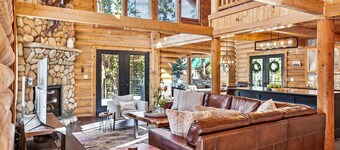 Spacious 5BR American Way Chalet in Breckenridge with mountain views.