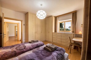 2 bedrooms, free WiFi, bed sheets - Spacious Apartment “Lafreid Algund” near Merano with Mountain View, Wi-Fi & Garden (Algund)