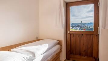 3 bedrooms, free WiFi, bed sheets