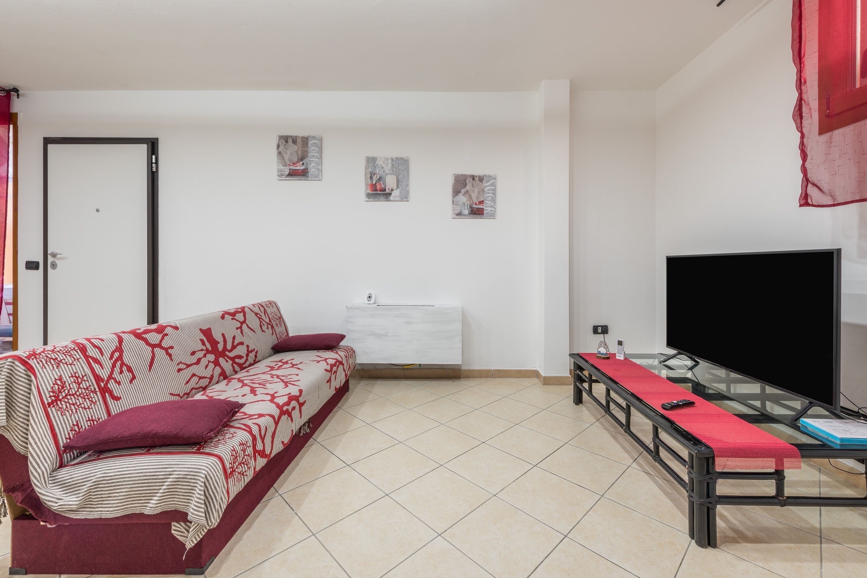 "Villa Sunshine", vicino alla spiaggia, con vista sul mare, Wi-Fi, A/C e terrazza, parcheggio