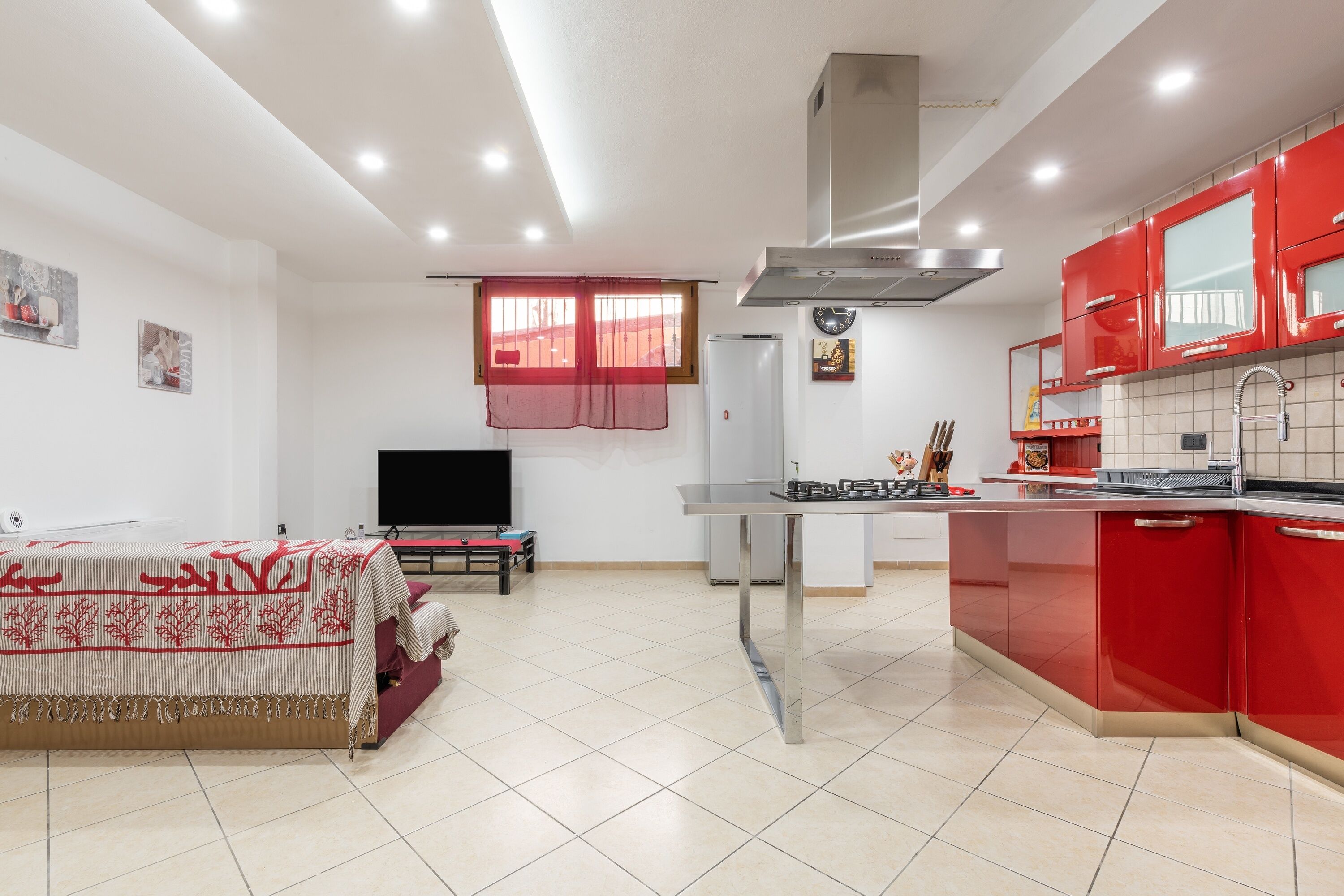 "Villa Sunshine", vicino alla spiaggia, con vista sul mare, Wi-Fi, A/C e terrazza, parcheggio